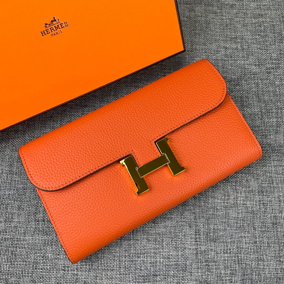 Hermes Constance p270💰 Hermes model: 539 gold buckle togo leather size: 22*11cm 🇫🇷Overseas🇫🇷Imported Togo cowhide, soft and comfortable to the touch. The original replica is matched with gold hardware and has the original OEM code inside. It is exquisite and elegant, and the oil edges are straight and smooth🎈There are two large note slots, a zipper pocket, and 12 card slots inside🚚