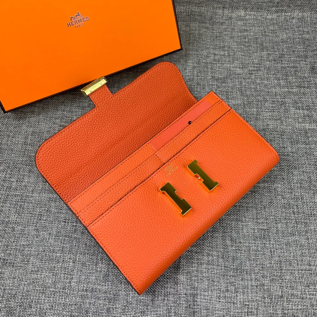 Hermes Constance p270💰 Hermes model: 539 gold buckle togo leather size: 22*11cm 🇫🇷Overseas🇫🇷Imported Togo cowhide, soft and comfortable to the touch. The original replica is matched with gold hardware and has the original OEM code inside. It is exquisite and elegant, and the oil edges are straight and smooth🎈There are two large note slots, a zipper pocket, and 12 card slots inside🚚