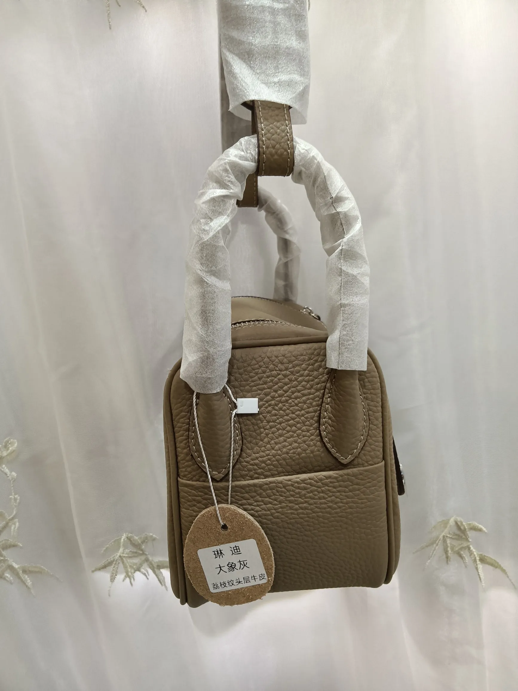 620💰Lindy mini size Hermes Lindy (Chinese name: Lindy bag) Hermès’ most ladylike bag, more relaxed and elegant👜😖Side pockets can store small items✨It is said that Bai Fumei likes to collect it💃Original first-layer cowhide, size 20cm