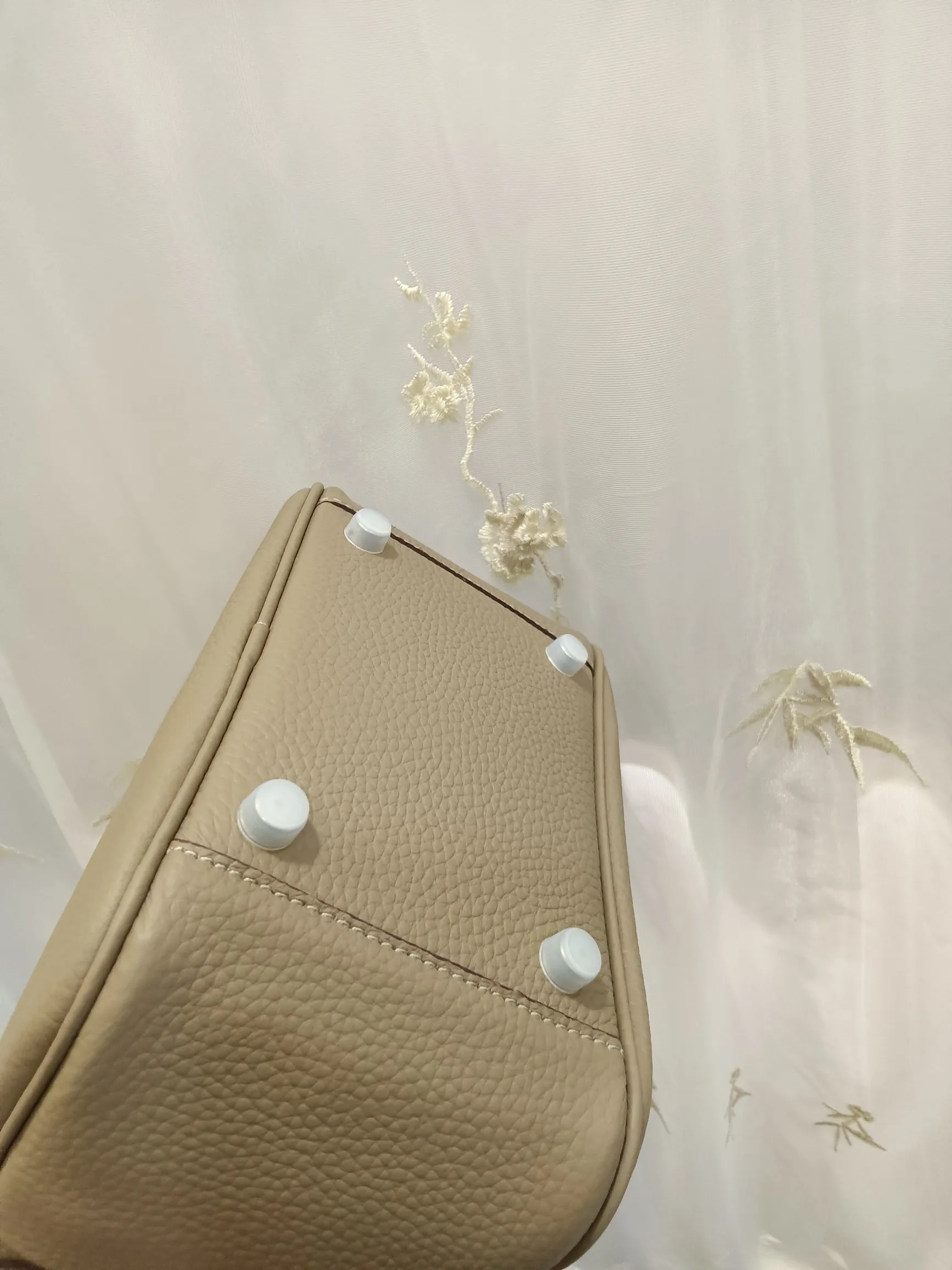 620💰Lindy mini size Hermes Lindy (Chinese name: Lindy bag) Hermès’ most ladylike bag, more relaxed and elegant👜😖Side pockets can store small items✨It is said that Bai Fumei likes to collect it💃Original first-layer cowhide, size 20cm