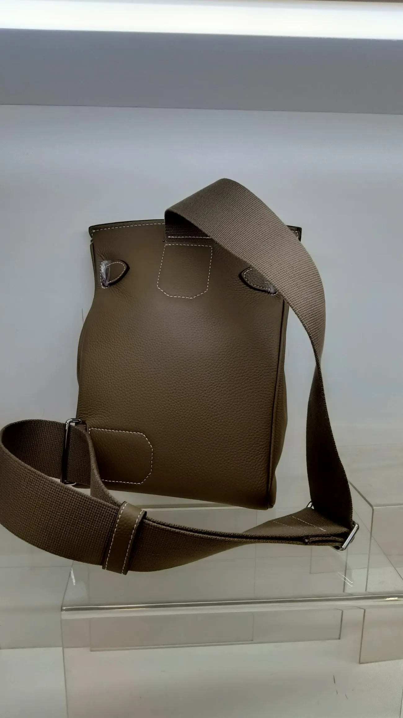 1080💰khaki color, original tog0 cowhide chest bag with silver buckle hardware shipped, size: 17.5×8×26cm