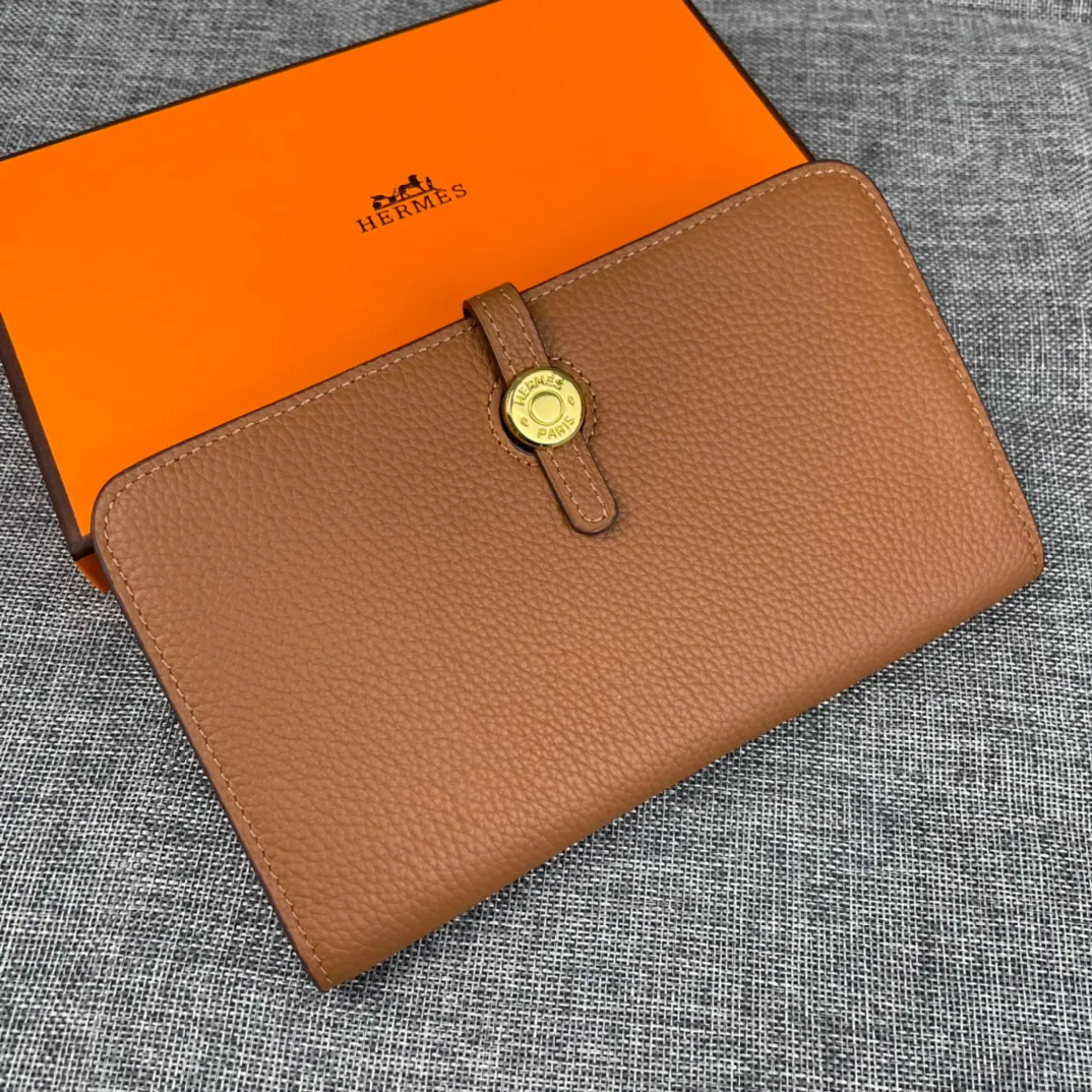 Original quality, p300💰 Hermès Dogon Duo detachable wallet Model: 533 gold buckle Made of Togo calfskin, with original OEM code inside💄 Exquisite workmanship, 8 card slots, 1 bill pocket, 2 extra pockets, a detachable coin purse and palladium-plated saddle nail lock Size: 20.1cm*12.5cm