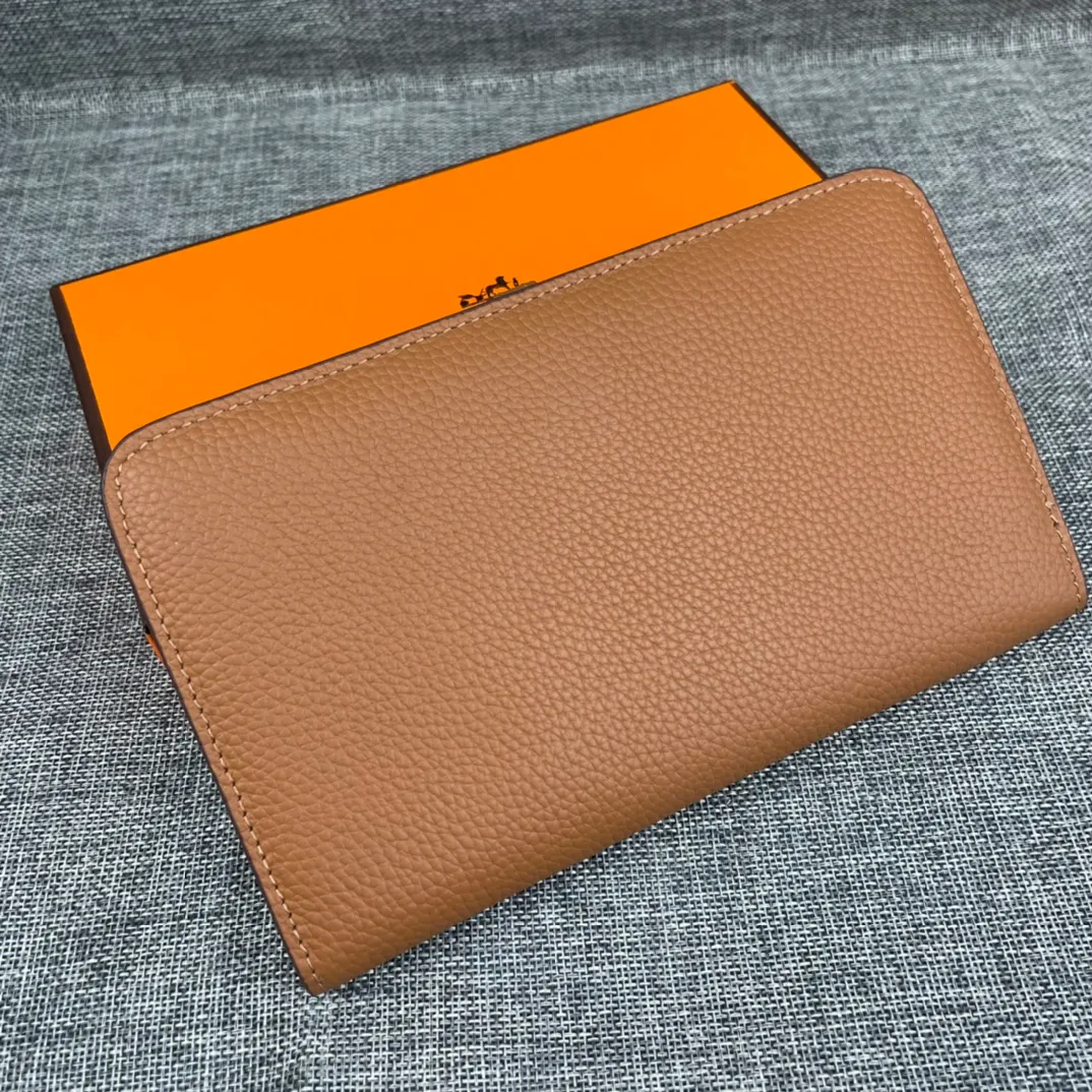 Original quality, p300💰 Hermès Dogon Duo detachable wallet Model: 533 gold buckle Made of Togo calfskin, with original OEM code inside💄 Exquisite workmanship, 8 card slots, 1 bill pocket, 2 extra pockets, a detachable coin purse and palladium-plated saddle nail lock Size: 20.1cm*12.5cm