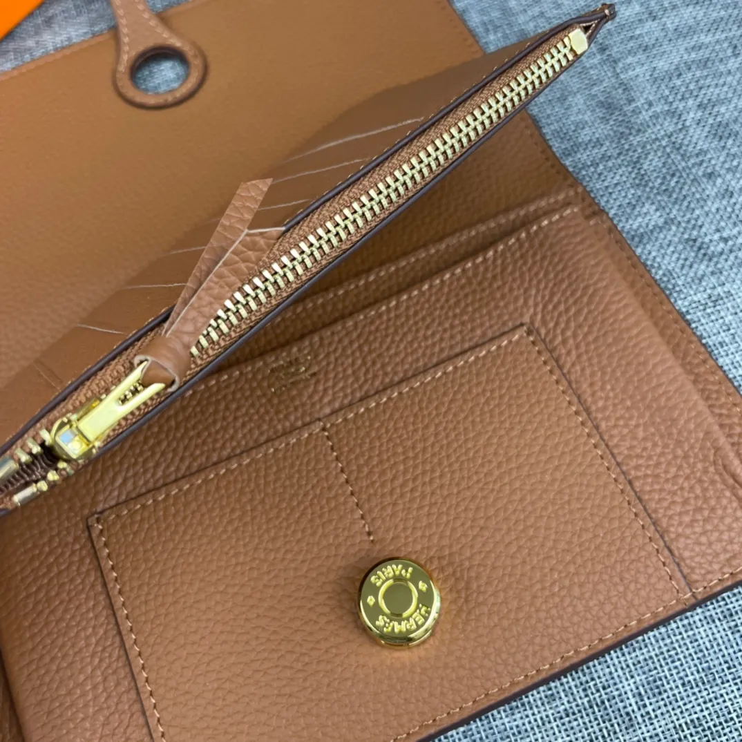 Original quality, p300💰 Hermès Dogon Duo detachable wallet Model: 533 gold buckle Made of Togo calfskin, with original OEM code inside💄 Exquisite workmanship, 8 card slots, 1 bill pocket, 2 extra pockets, a detachable coin purse and palladium-plated saddle nail lock Size: 20.1cm*12.5cm