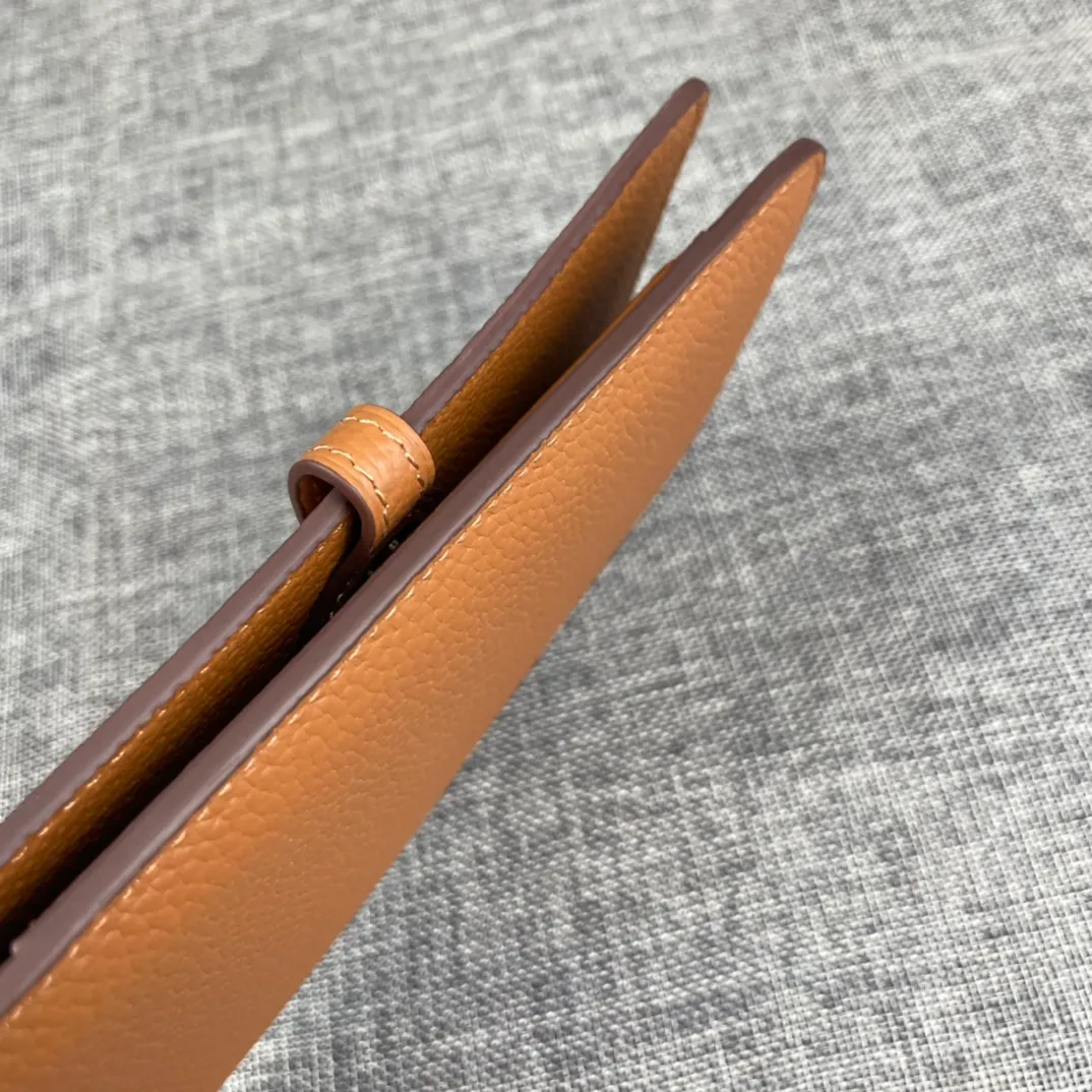 Original quality, p300💰 Hermès Dogon Duo detachable wallet Model: 533 silver buckle Made of togo calfskin, with original OEM code inside💄 Exquisite workmanship, 8 card slots, 1 banknote pocket, 2 additional pockets, a detachable coin purse and palladium-plated saddle nail lock Size: 20.1cm*12.5cm