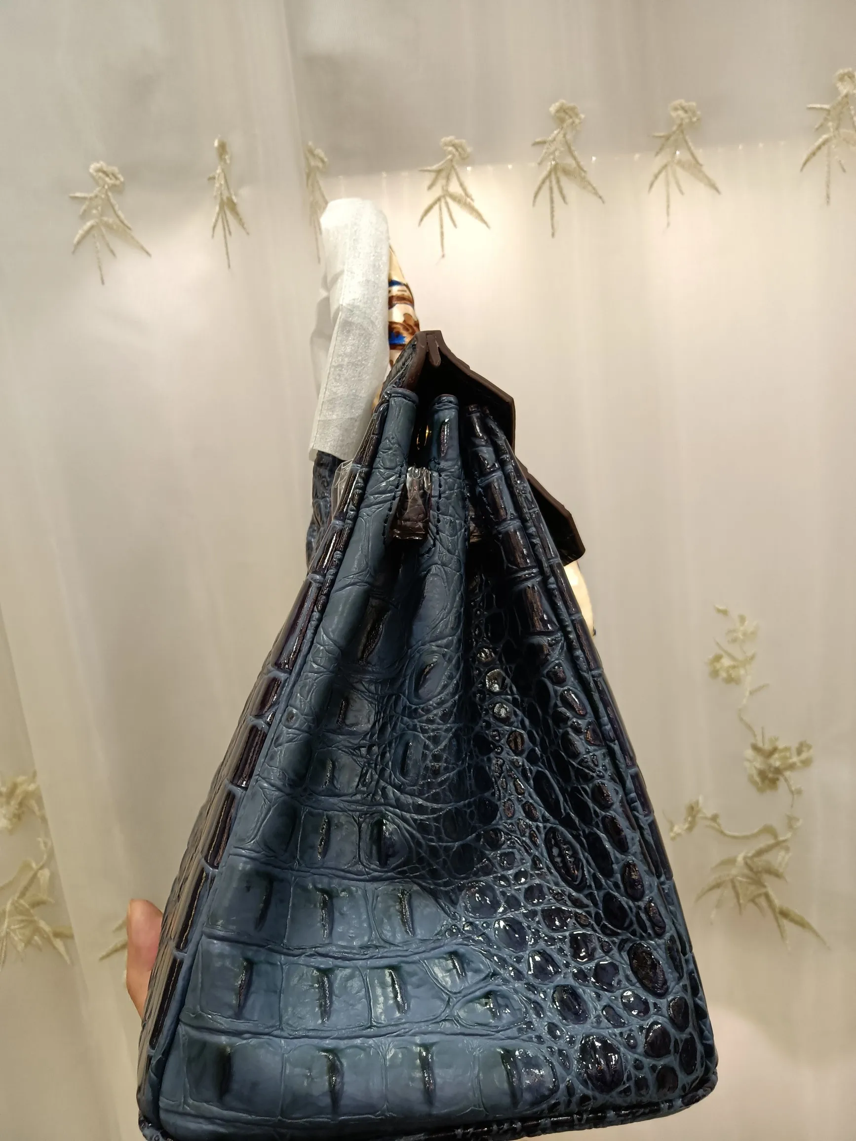 ❤️Hot model debut❤️Batch 💰880/420💋Hermes/Hermes💋Official classic production ✨Platinum crocodile bone✨Original quality coming👉Using imported crocodile bone pattern cowhide from the country of origin 👑 Equipped with pure 24k original hardware💎Size: large size 35*25*18cm/small size 30*22*16cm👛The workmanship is amazing👏👏The legendary slow work brings out the fine work💦Real picture taken💦