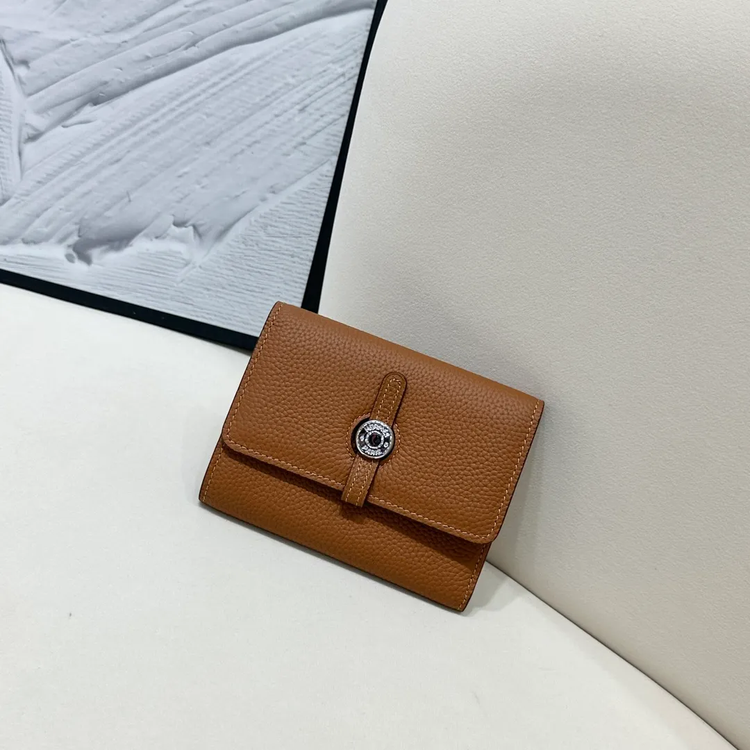 [Hermes new wallet]💰250 Model: H230 silver buckle Dimensions: length 13.5x width 10.5x thickness 2.5 cm Made of togo calf leather, equipped with 10 card slots, 1 banknote pocket, palladium-plated lock buckle, exquisite and perfect workmanship, original OEM code inside