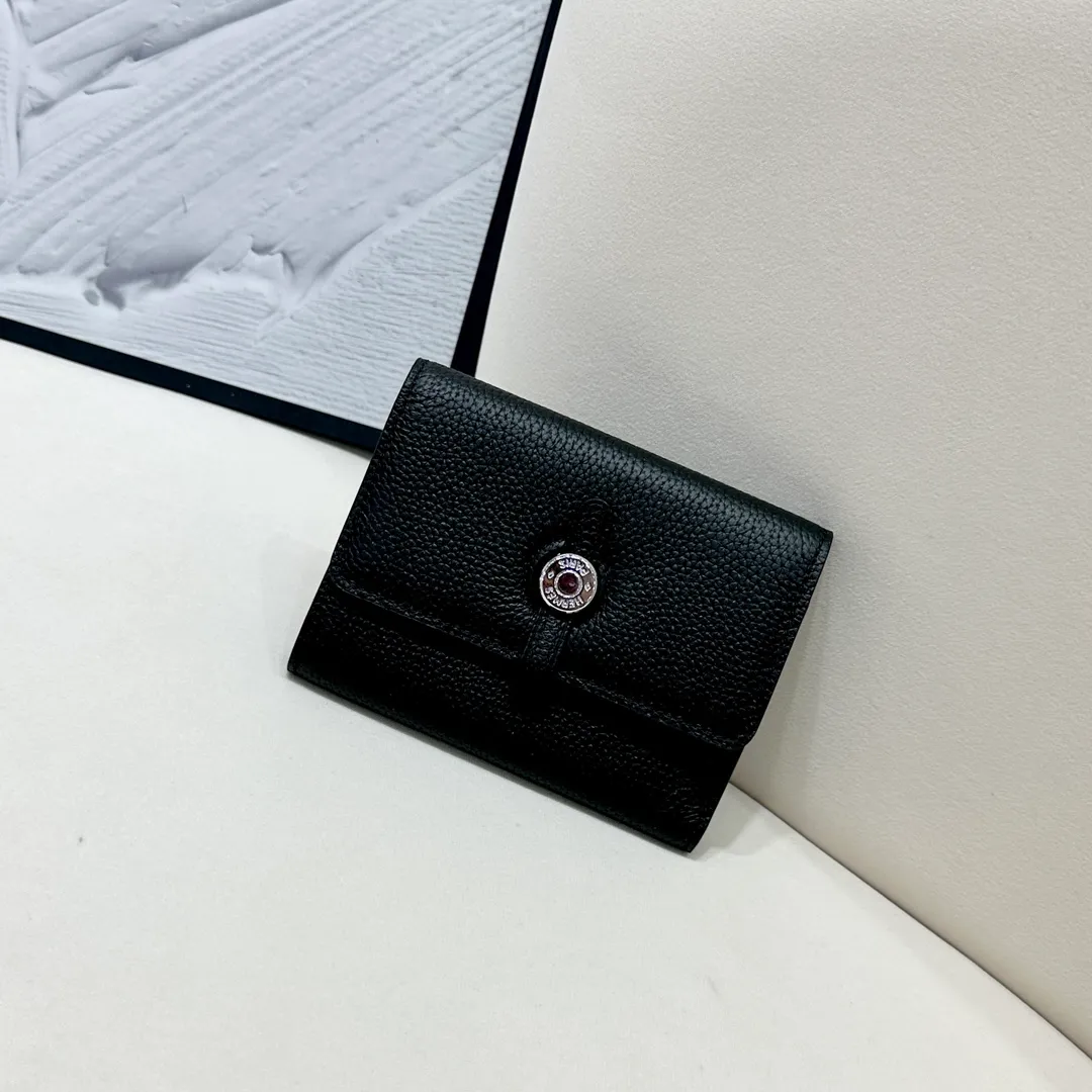[Hermes new wallet]💰250 Model: H230 silver buckle Dimensions: length 13.5x width 10.5x thickness 2.5 cm Made of togo calf leather, equipped with 10 card slots, 1 banknote pocket, palladium-plated lock buckle, exquisite and perfect workmanship, original OEM code inside