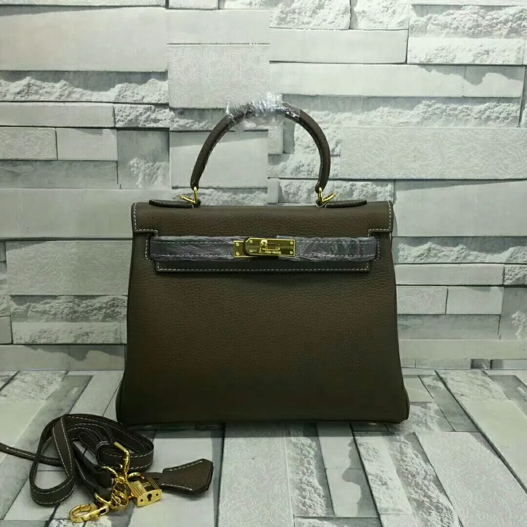 High quality 🅿️P600/P640/P680😀Classic models are sold every day🉐Hermès Kelly pebbled soft cowhide🐂Upgraded quality❤️Soft feel, fine workmanship, good-looking style, versatile all year round! Quality Guaranteed Taste ❗️ 3 sizes small 25cm; medium 28cm; large 32cm