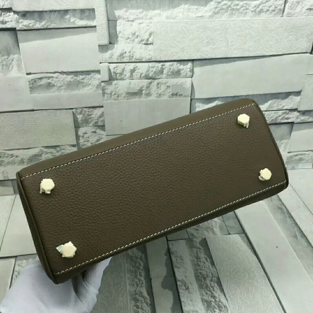 High quality 🅿️P600/P640/P680😀Classic models are sold every day🉐Hermès Kelly pebbled soft cowhide🐂Upgraded quality❤️Soft feel, fine workmanship, good-looking style, versatile all year round! Quality Guaranteed Taste ❗️ 3 sizes small 25cm; medium 28cm; large 32cm