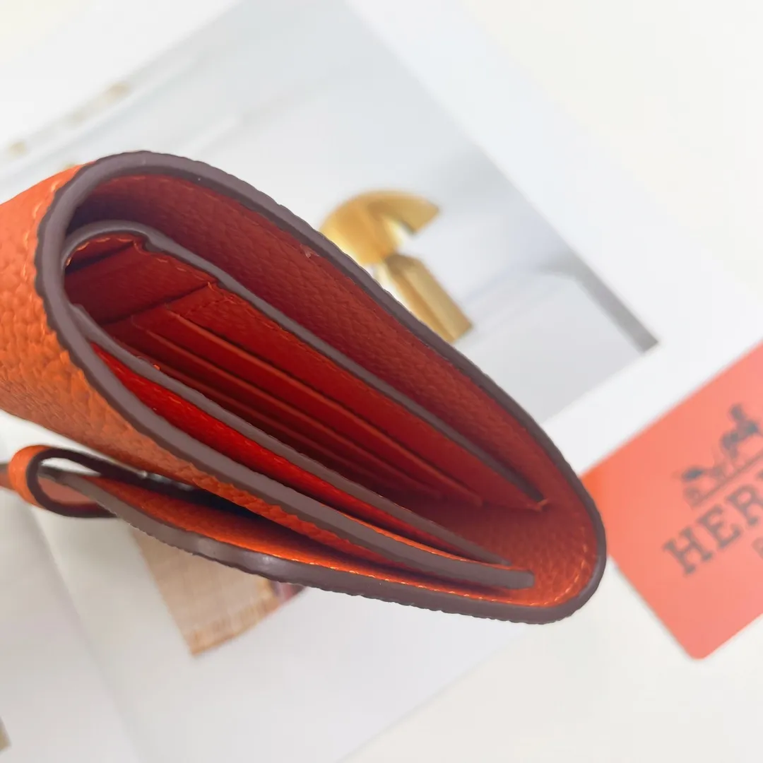 [Hermes new wallet]💰250 Model: H230 silver buckle Dimensions: length 13.5x width 10.5x thickness 2 cm Made of togo calfskin, equipped with 10 card slots, 1 banknote pocket, palladium-plated lock buckle, exquisite and perfect workmanship, original OEM code inside