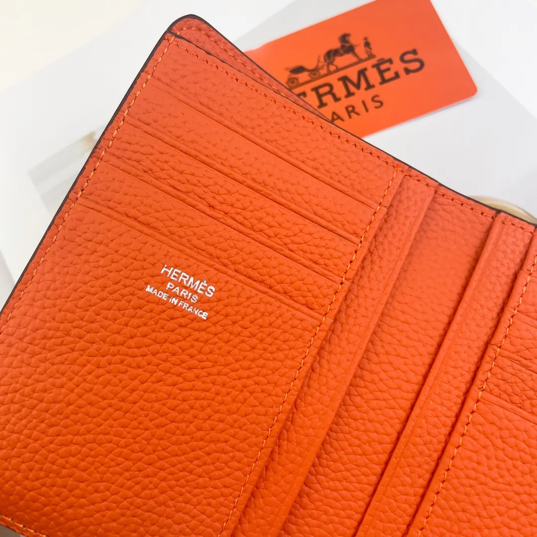 [Hermes new wallet]💰250 Model: H230 silver buckle Dimensions: length 13.5x width 10.5x thickness 2 cm Made of togo calfskin, equipped with 10 card slots, 1 banknote pocket, palladium-plated lock buckle, exquisite and perfect workmanship, original OEM code inside