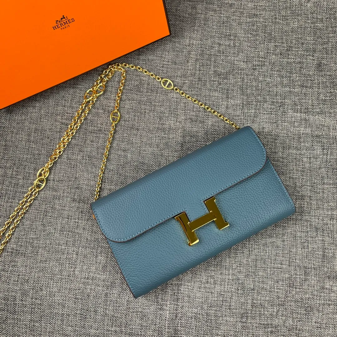 Hermes Constance p310💰 Hermes model: 9852 gold chain togo leather size: 22*11cm 🇫🇷Overseas🇫🇷Imported Togo cowhide, with original OEM code inside, soft and comfortable to the touch. The original replica is matched with silver hardware, exquisite and elegant, and the oil edge is straight and smooth🎈There are two large note slots, a zipper pocket, and 12 card slots🚚The gold chain is 120cm long