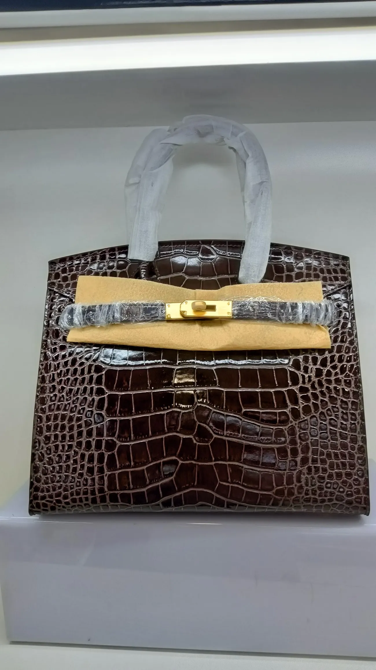 760💰 Crocodile pattern cowhide with oil edges: picture color, khaki, no holes, with long shoulder strap, size 30X13X26cm