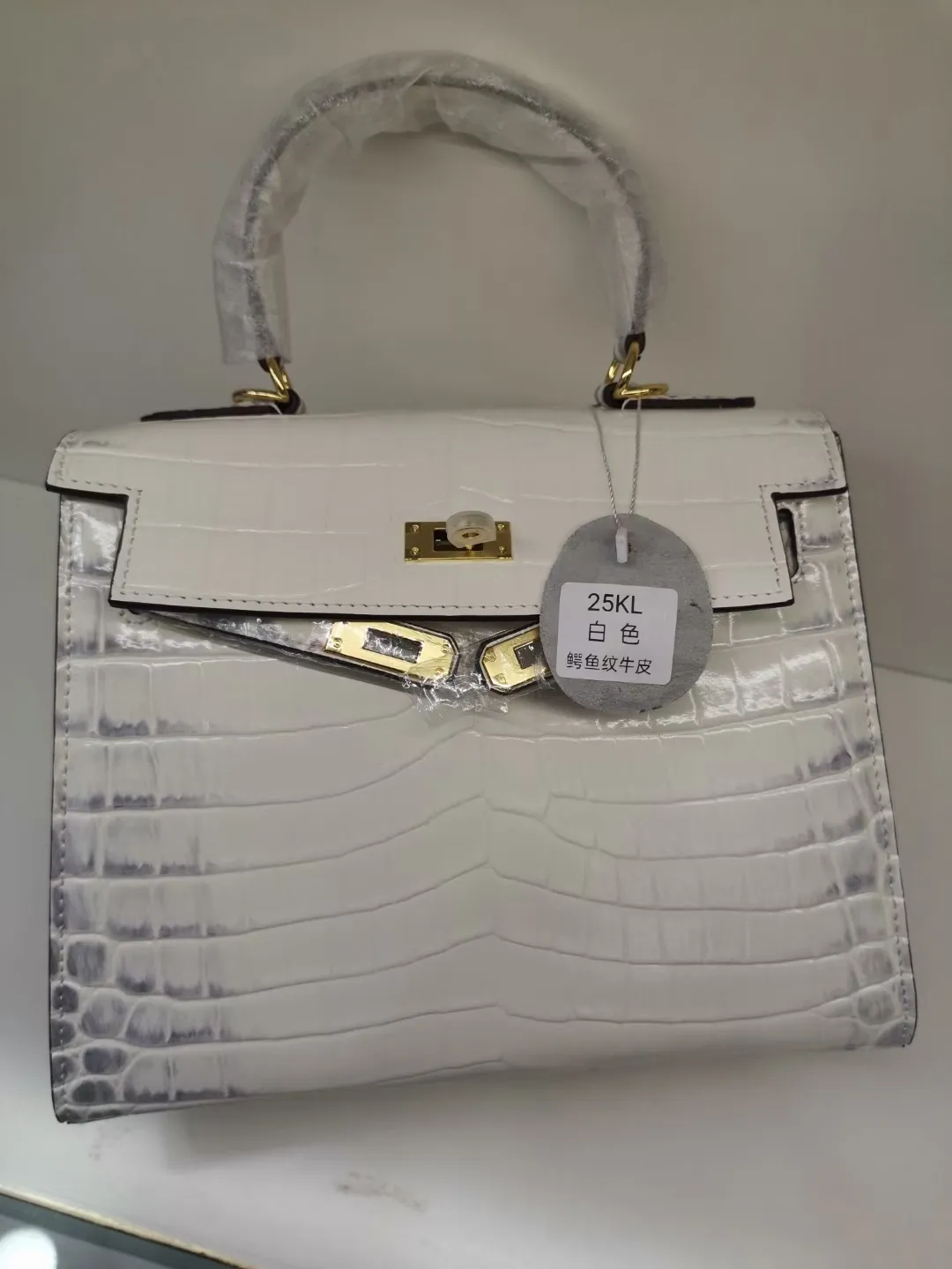 Batch 50cmP640, 28cmP680💅💅🎈Hermes 🎈Hermes 😱Classic Kelly crocodile pattern Original first-layer cowhide leather inner sheepskin [strong] Original steel hardware Selected crocodile pattern Exquisite workmanship Detailed quality depends on the real thing and the picture Original workmanship Comes with a long shoulder strap Reasonable price Classic coming [Seduce] The picture above must sell [Victory] Size: 25×20×10cm, 28×23×13cm