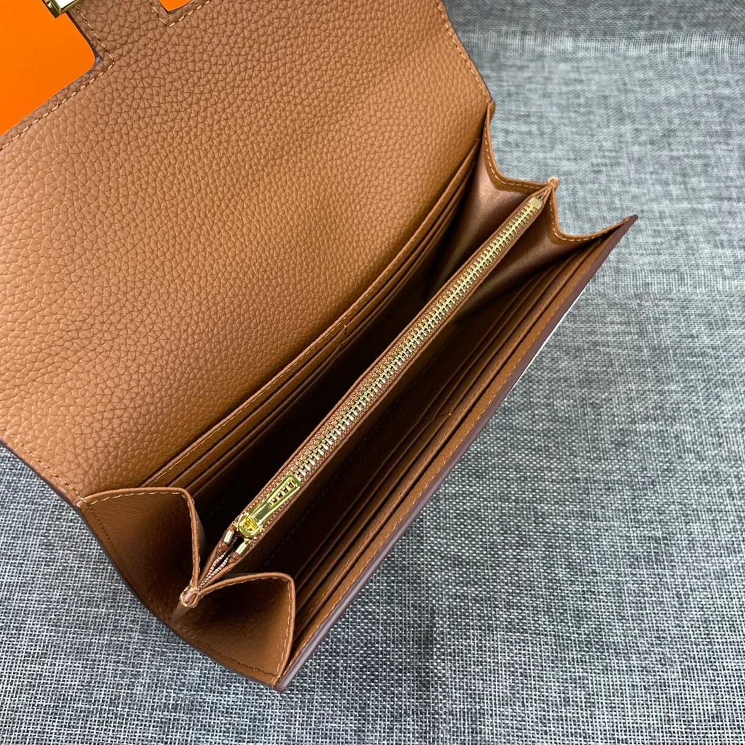 Hermes Constance p270💰 Hermes model: 539 gold buckle togo leather size: 22*11cm 🇫🇷Overseas🇫🇷Imported Togo cowhide, soft and comfortable to the touch. The original replica is matched with gold hardware and has the original OEM code inside. It is exquisite and elegant, and the oil edges are straight and smooth🎈There are two large note slots, a zipper pocket, and 12 card slots inside🚚