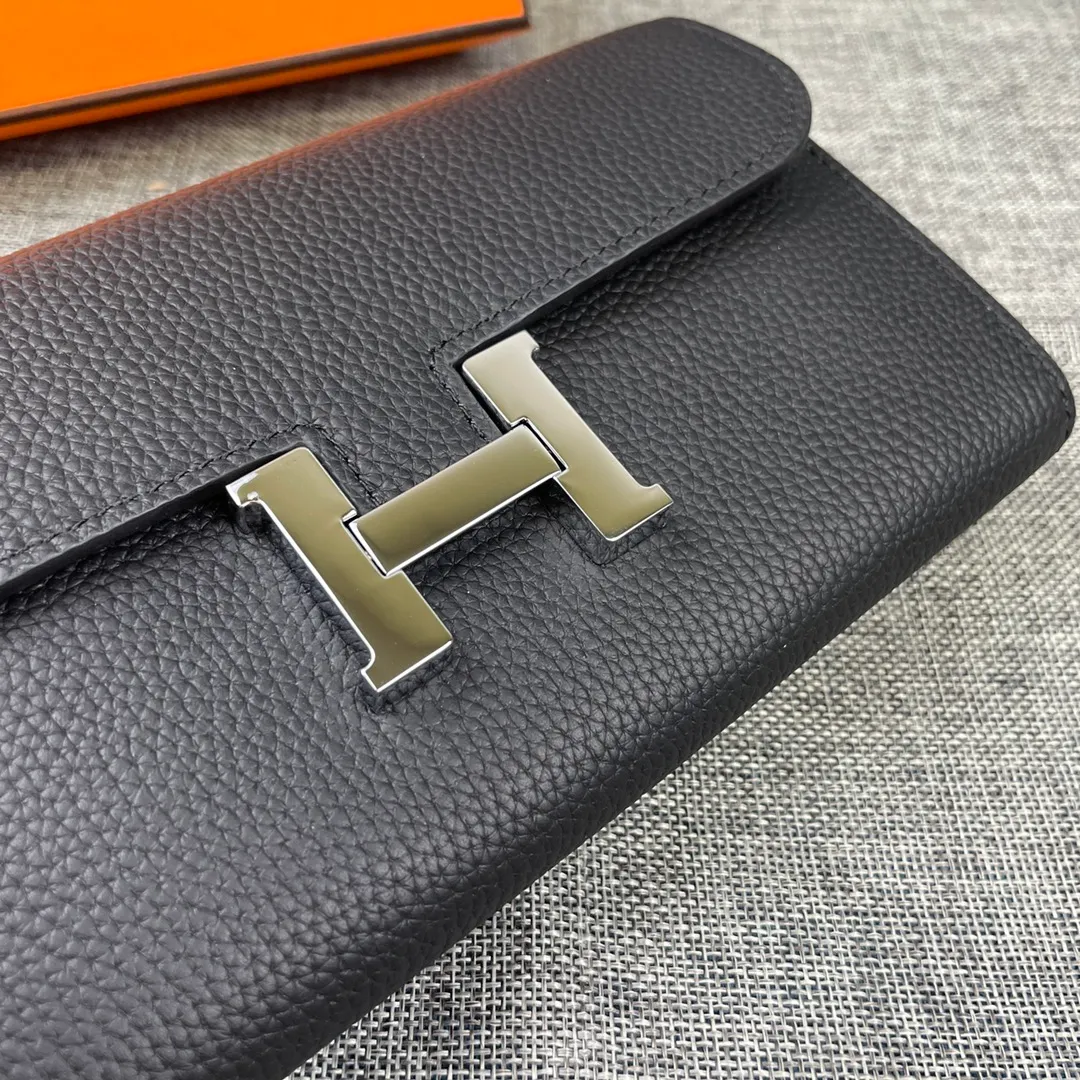 Hermes Constance p270💰 Hermes model: 539 silver buckle togo leather size: 22*11cm 🇫🇷Overseas🇫🇷Imported Togo cowhide, soft and comfortable to the touch. The original replica is matched with gold hardware and has the original OEM code inside. It is exquisite and elegant, and the oil edges are straight and smooth🎈There are two large note slots, a zipper pocket, and 12 card slots inside🚚