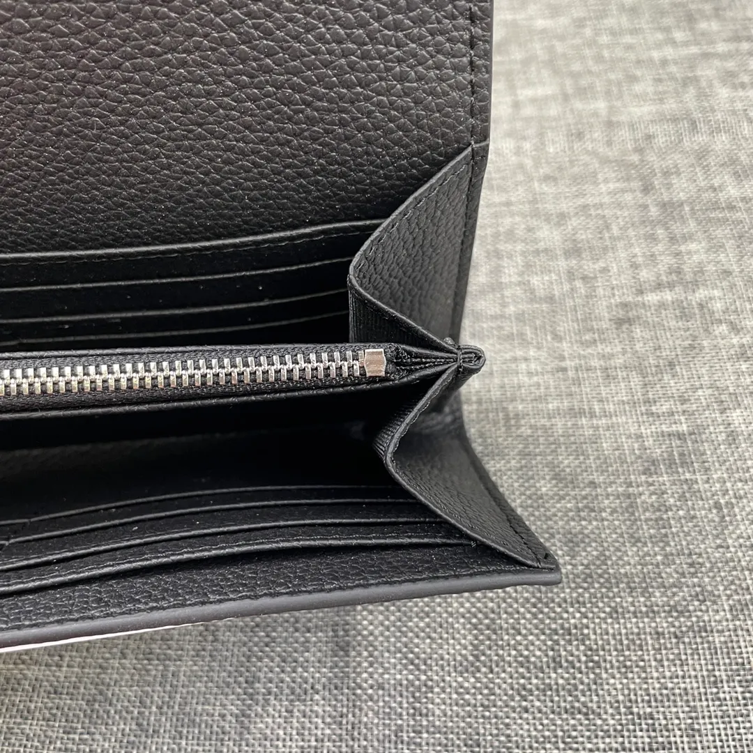 Hermes Constance p270💰 Hermes model: 539 silver buckle togo leather size: 22*11cm 🇫🇷Overseas🇫🇷Imported Togo cowhide, soft and comfortable to the touch. The original replica is matched with gold hardware and has the original OEM code inside. It is exquisite and elegant, and the oil edges are straight and smooth🎈There are two large note slots, a zipper pocket, and 12 card slots inside🚚