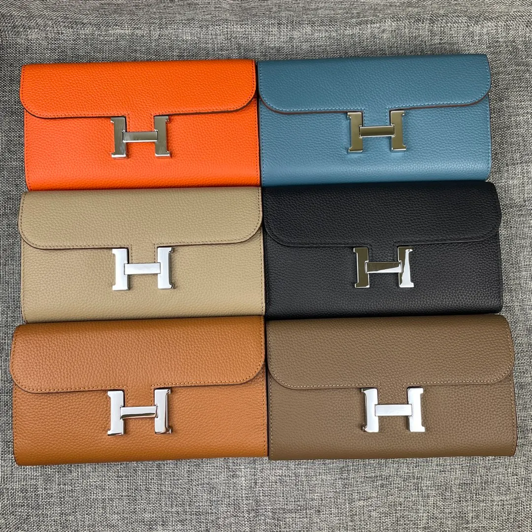 Hermes Constance p270💰 Hermes model: 539 silver buckle togo leather size: 22*11cm 🇫🇷Overseas🇫🇷Imported Togo cowhide, soft and comfortable to the touch. The original replica is matched with gold hardware and has the original OEM code inside. It is exquisite and elegant, and the oil edges are straight and smooth🎈There are two large note slots, a zipper pocket, and 12 card slots inside🚚