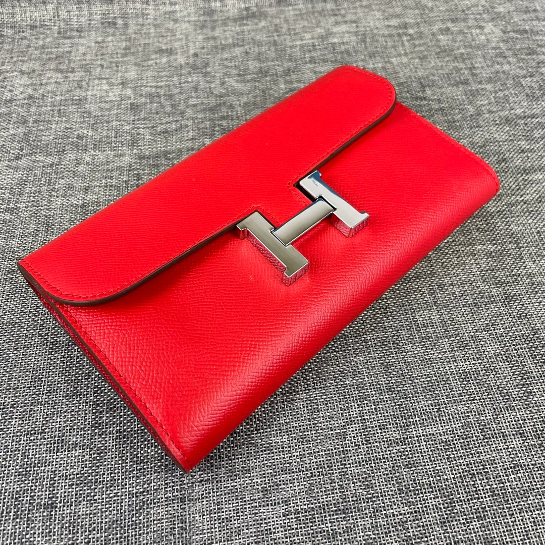 Hermes Constance original order p290💰 Model: 539 palm print silver buckle size: 22*11cm Hermes🇫🇷overseas🇫🇷 imported cowhide, soft and comfortable to the touch. Counter version, OEM code inside, original replica with gold hardware, exquisite and elegant, oil edge is straight and smooth🎈There are two large note slots, a zipper pocket, and 12 card slots🚚