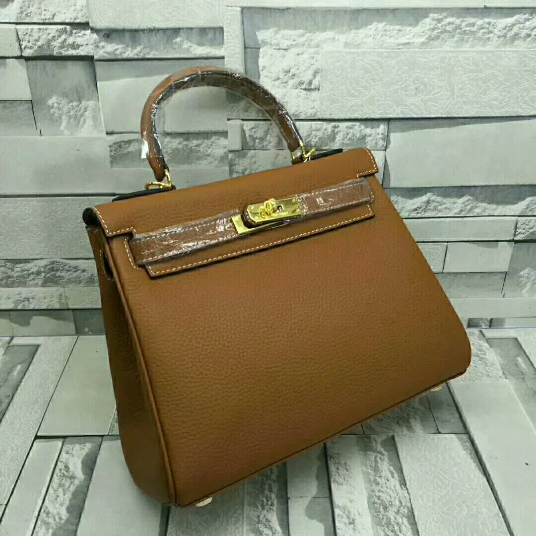 High quality 🅿️P600/P640/P680😀Classic models are sold every day🉐Hermès Kelly pebbled soft cowhide🐂Upgraded quality❤️Soft feel, fine workmanship, good-looking style, versatile all year round! Quality Guaranteed Taste ❗️ 3 sizes small 25cm; medium 28cm; large 32cm
