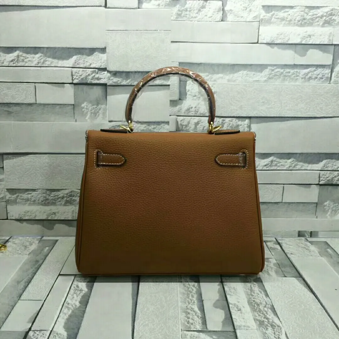 High quality 🅿️P600/P640/P680😀Classic models are sold every day🉐Hermès Kelly pebbled soft cowhide🐂Upgraded quality❤️Soft feel, fine workmanship, good-looking style, versatile all year round! Quality Guaranteed Taste ❗️ 3 sizes small 25cm; medium 28cm; large 32cm