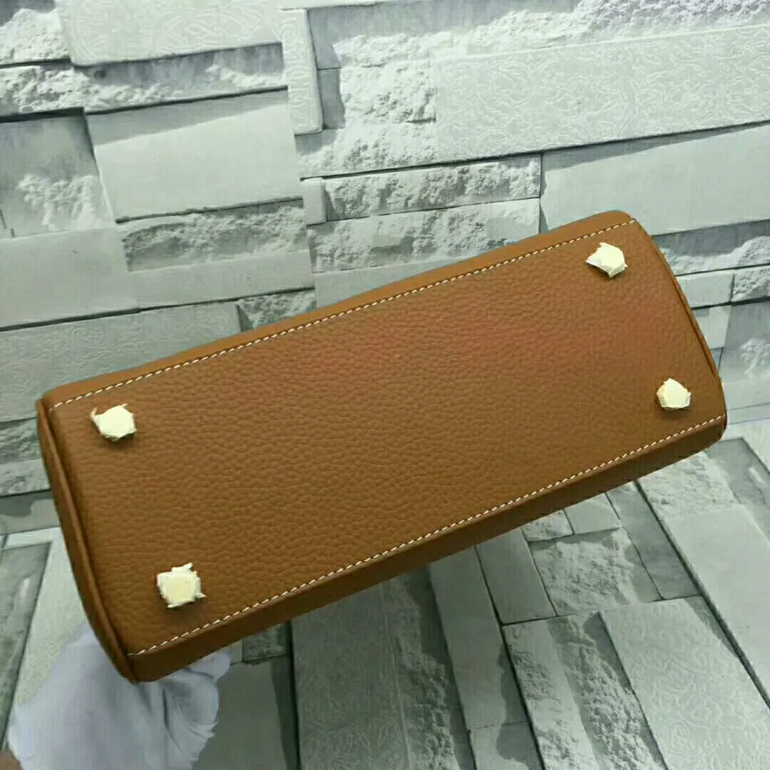 High quality 🅿️P600/P640/P680😀Classic models are sold every day🉐Hermès Kelly pebbled soft cowhide🐂Upgraded quality❤️Soft feel, fine workmanship, good-looking style, versatile all year round! Quality Guaranteed Taste ❗️ 3 sizes small 25cm; medium 28cm; large 32cm