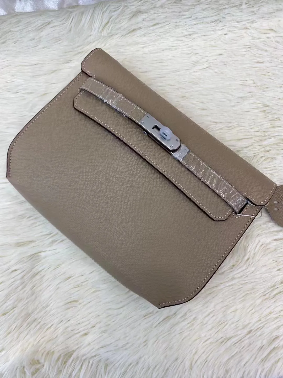 640💰New product: Hermès retro style Kelly with three shoulder straps, multi-purpose, very versatile, can be hung diagonally under the arm with palm print leather, 25-18-4