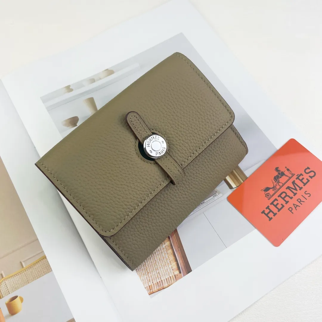 [Hermes new wallet]💰250 Model: H230 silver buckle Dimensions: length 13.5x width 10.5x thickness 2 cm Made of togo calfskin, equipped with 10 card slots, 1 banknote pocket, palladium-plated lock buckle, exquisite and perfect workmanship, original OEM code inside