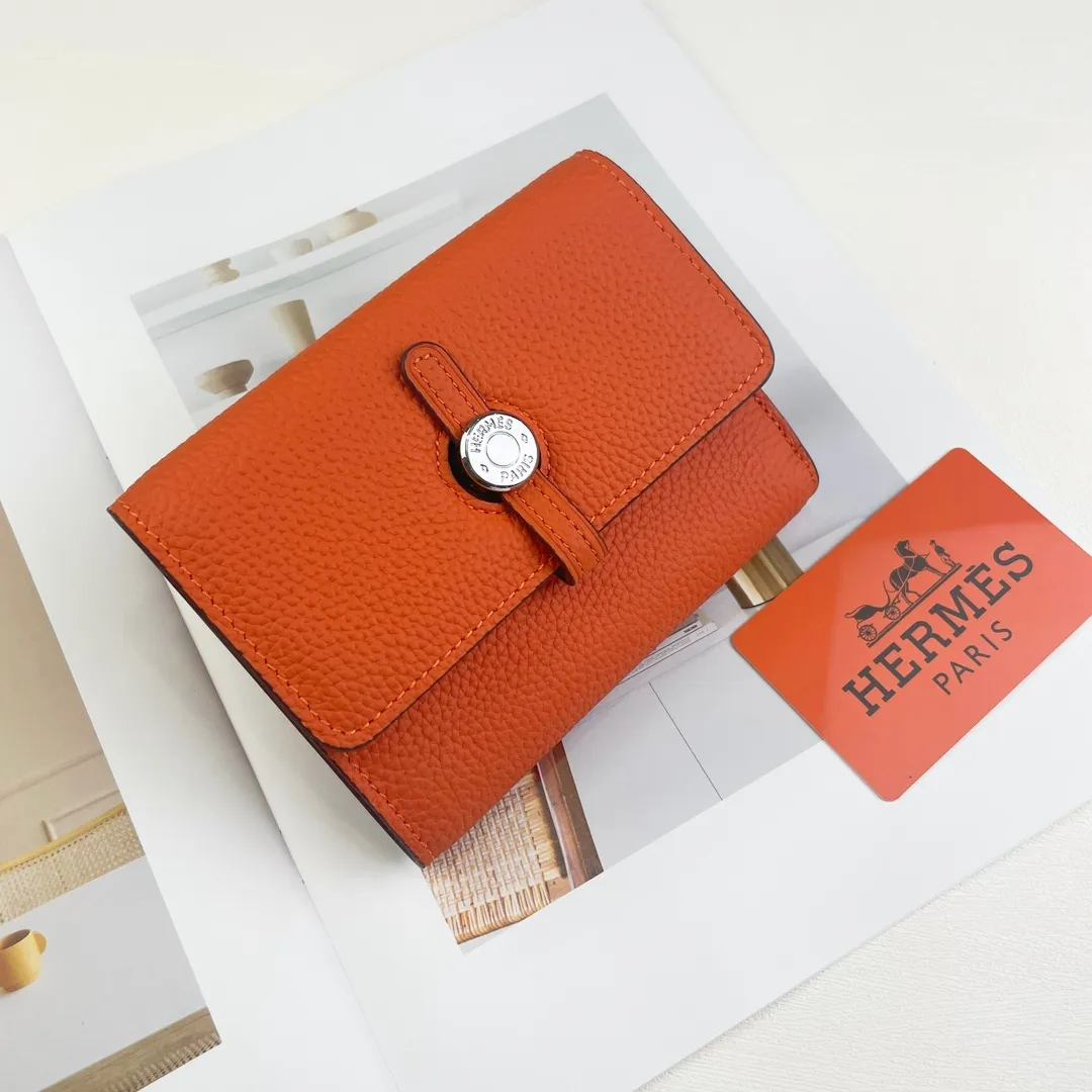 [Hermes new wallet]💰250 Model: H230 silver buckle Dimensions: length 13.5x width 10.5x thickness 2 cm Made of togo calfskin, equipped with 10 card slots, 1 banknote pocket, palladium-plated lock buckle, exquisite and perfect workmanship, original OEM code inside