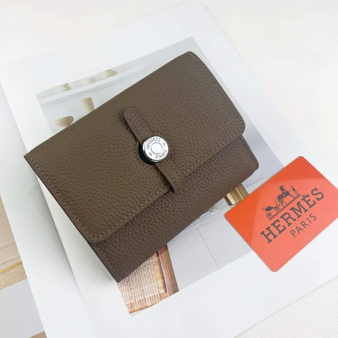 [Hermes new wallet]💰250 Model: H230 silver buckle Dimensions: length 13.5x width 10.5x thickness 2 cm Made of togo calfskin, equipped with 10 card slots, 1 banknote pocket, palladium-plated lock buckle, exquisite and perfect workmanship, original OEM code inside