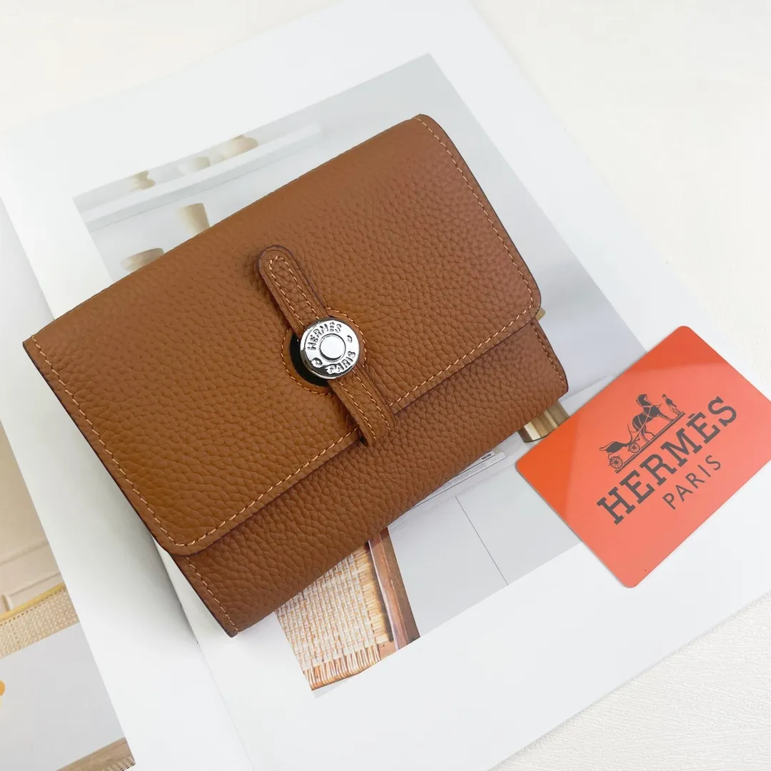 [Hermes new wallet]💰250 Model: H230 silver buckle Dimensions: length 13.5x width 10.5x thickness 2 cm Made of togo calfskin, equipped with 10 card slots, 1 banknote pocket, palladium-plated lock buckle, exquisite and perfect workmanship, original OEM code inside