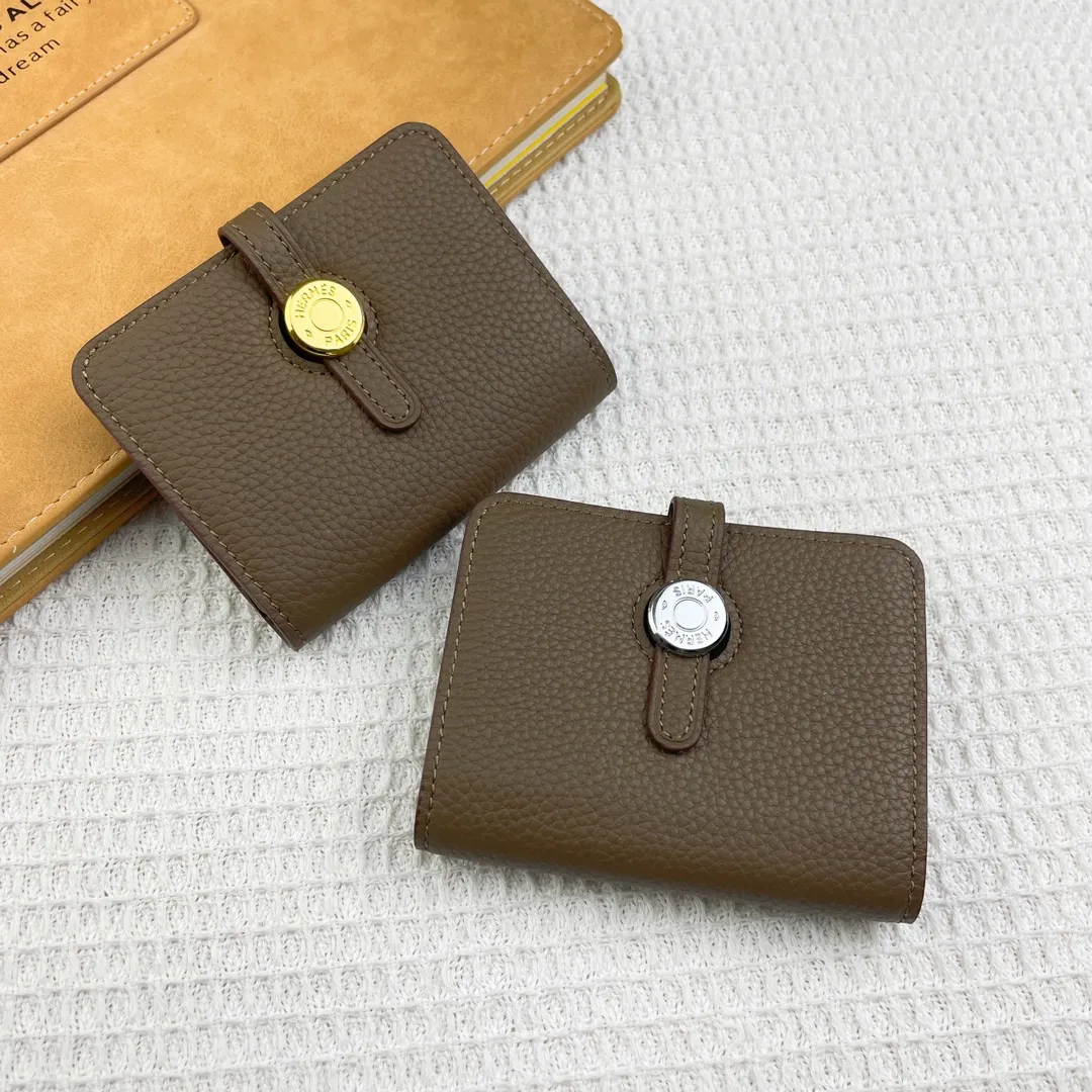 Hermes original Togo p180💰 Model: 0510 size: 11*10cm 🇫🇷Overseas🇫🇷Imported Togo cowhide, soft and comfortable to the touch. Counter version, original replica with hardware, exquisite and elegant, oil edges are straight and smooth🎈Exquisite convenient card holder
