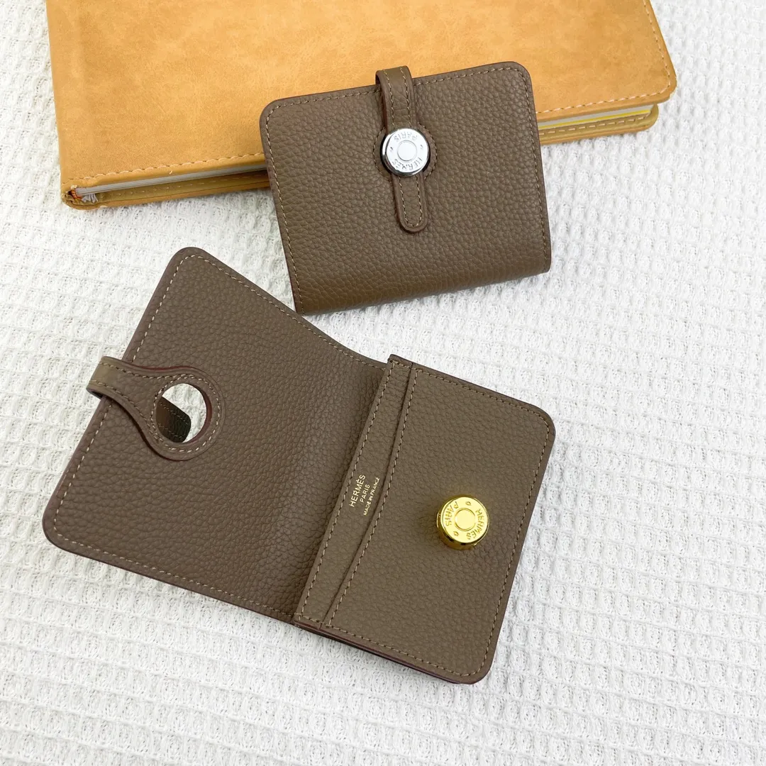 Hermes original Togo p180💰 Model: 0510 size: 11*10cm 🇫🇷Overseas🇫🇷Imported Togo cowhide, soft and comfortable to the touch. Counter version, original replica with hardware, exquisite and elegant, oil edges are straight and smooth🎈Exquisite convenient card holder