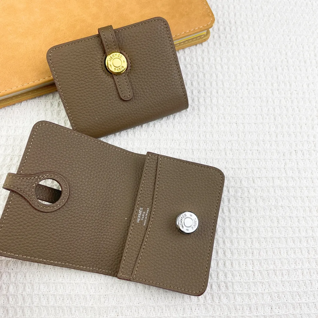 Hermes original Togo p180💰 Model: 0510 size: 11*10cm 🇫🇷Overseas🇫🇷Imported Togo cowhide, soft and comfortable to the touch. Counter version, original replica with hardware, exquisite and elegant, oil edges are straight and smooth🎈Exquisite convenient card holder