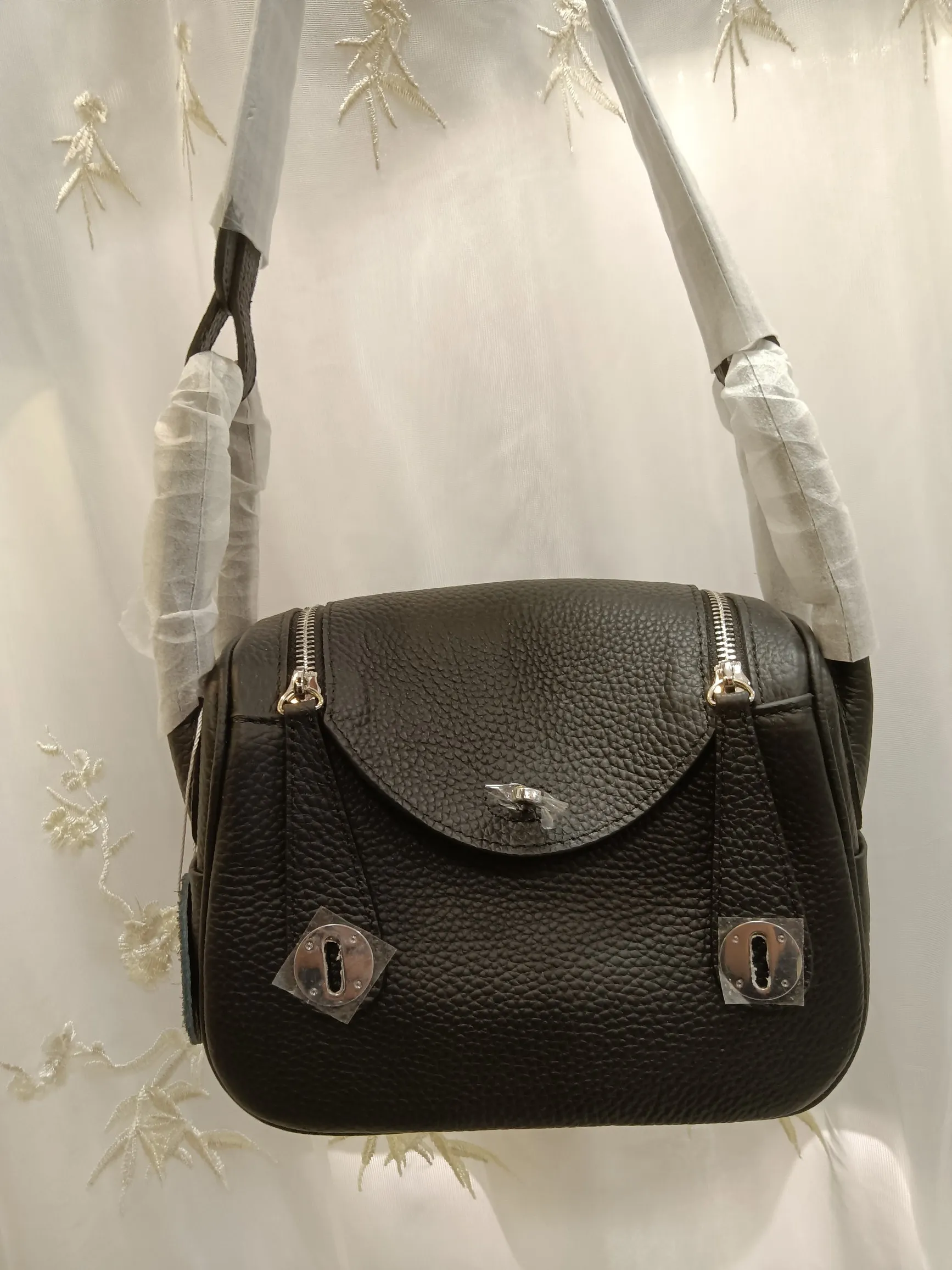 620💰Lindy mini size Hermes Lindy (Chinese name: Lindy bag) Hermès’ most ladylike bag, more relaxed and elegant👜😖Side pockets can store small items✨It is said that Bai Fumei likes to collect it💃Original first-layer cowhide, size 20cm