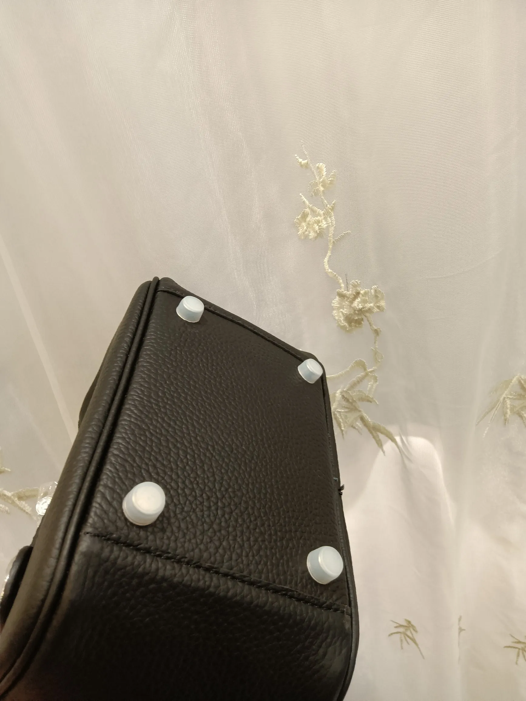 620💰Lindy mini size Hermes Lindy (Chinese name: Lindy bag) Hermès’ most ladylike bag, more relaxed and elegant👜😖Side pockets can store small items✨It is said that Bai Fumei likes to collect it💃Original first-layer cowhide, size 20cm