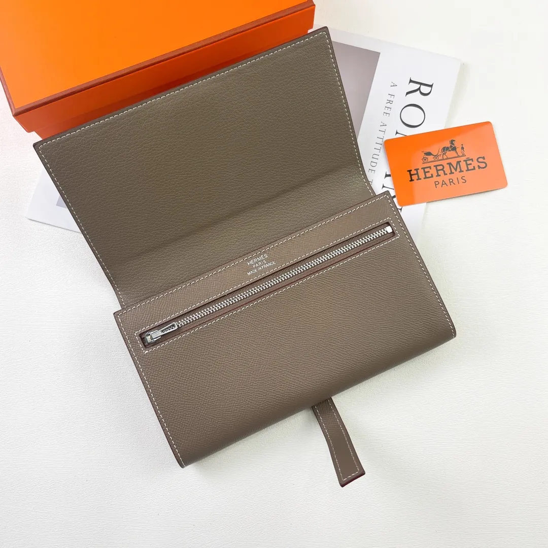 HERMES official website new model 💰300 New H Passant Toutenmainte Epsom calfskin long wallet Model: 951 palm print - Sheath "H passant" opening and closing - Zipper coin purse - Pocket with original OEM code inside - Can store passport or large-size mobile phone Metal texture: palladium plated Dimensions: length 20.8 × width 12.4 × thickness 2.7 cm