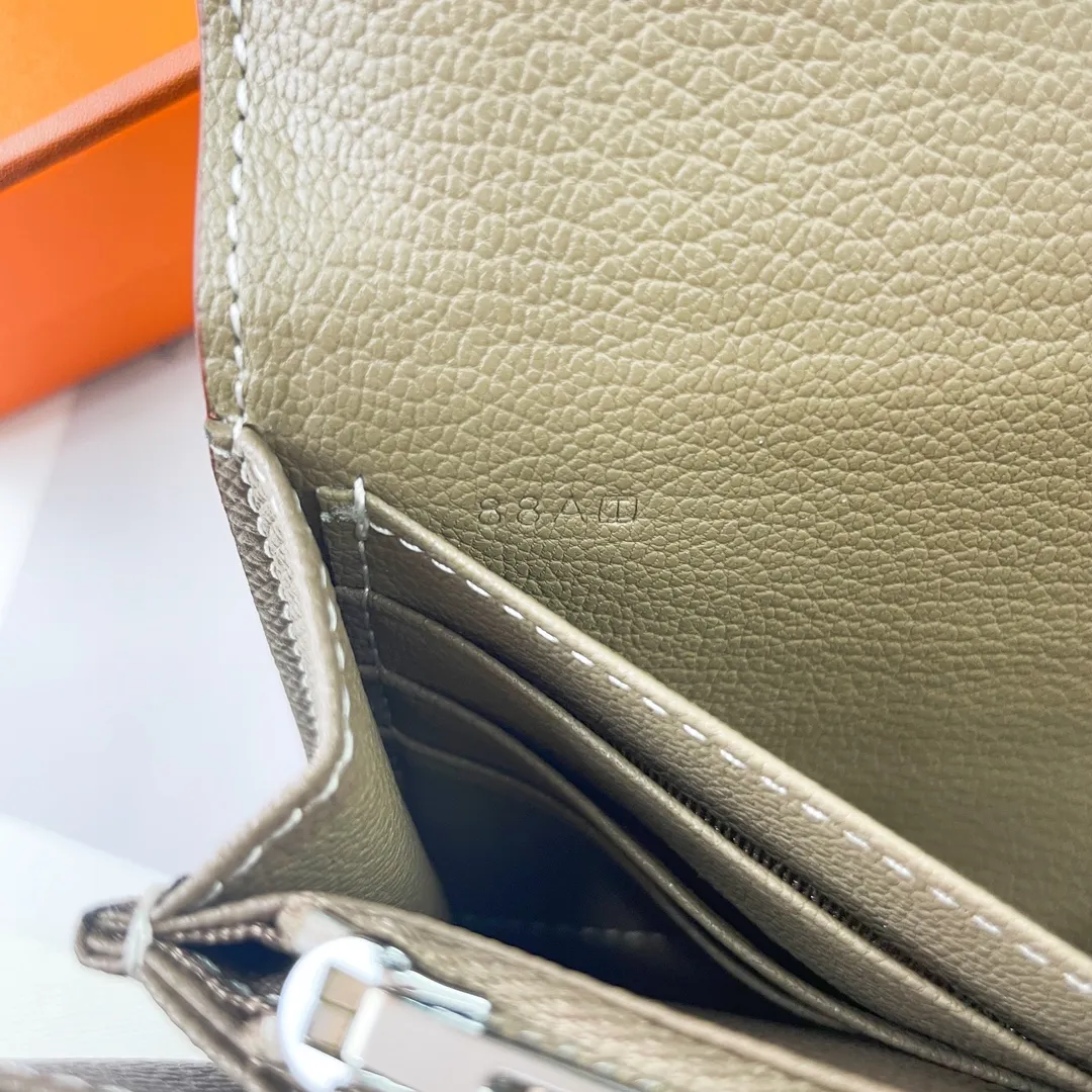 HERMES official website new model 💰300 New H Passant Toutenmainte Epsom calfskin long wallet Model: 951 palm print - Sheath "H passant" opening and closing - Zipper coin purse - Pocket with original OEM code inside - Can store passport or large-size mobile phone Metal texture: palladium plated Dimensions: length 20.8 × width 12.4 × thickness 2.7 cm