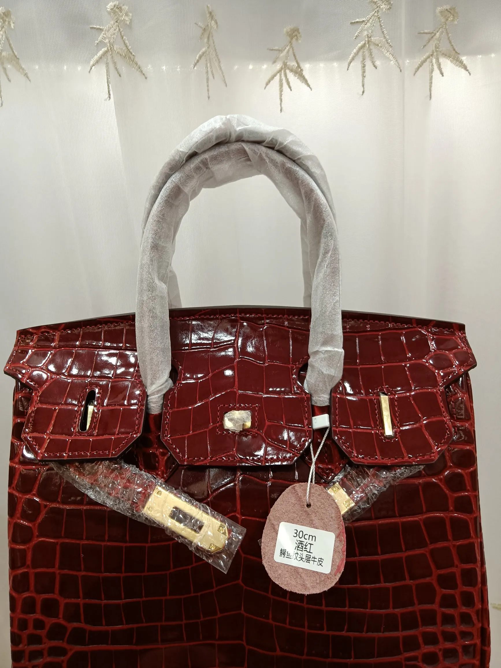 Hot model debuts, price has been adjusted💰800/380/360💥Hermes/Hermes💥Official classic production💋Platinum crocodile pattern💋Original quality coming👉Using imported crocodile pattern cowhide , with pure 24k original hardware💎Size: large 35*25*18cm/medium 30*22*16cm/small 25* 20*14cm👛Excellent workmanship👏👏Legendary slow work and careful work💓Real pictures taken💓Classic beauty worth owning💃🏻💃🏻💃🏻