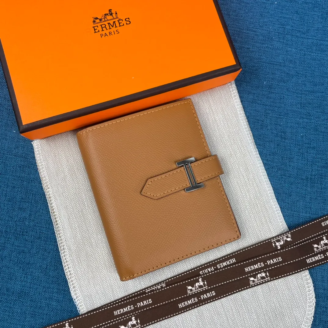 [Hermes original order] p230💰 Hermès new solid color leather pocket vertical wallet 💋Counter copy, original hardware, original OEM code inside 💋Soft feel 🎉Oil edges are straight and smooth, compare with the counter 💋Material: imported palm print cowhide 💋Size: 10*12CM. 💋Model: 5120 palm print