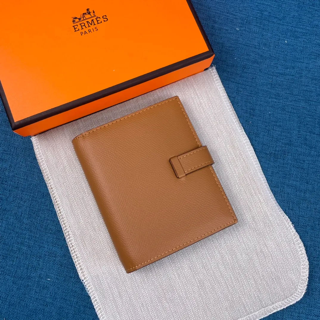 [Hermes original order] p230💰 Hermès new solid color leather pocket vertical wallet 💋Counter copy, original hardware, original OEM code inside 💋Soft feel 🎉Oil edges are straight and smooth, compare with the counter 💋Material: imported palm print cowhide 💋Size: 10*12CM. 💋Model: 5120 palm print