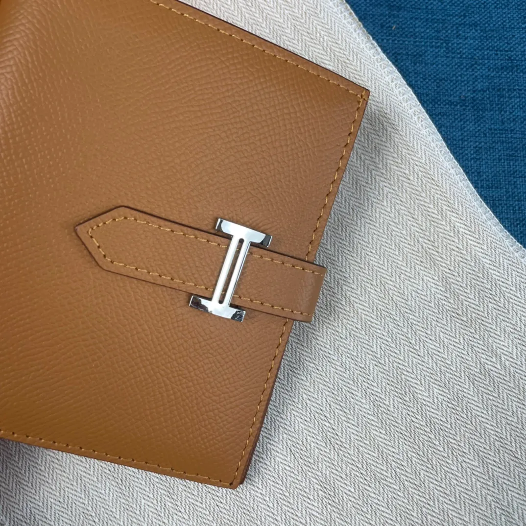 [Hermes original order] p230💰 Hermès new solid color leather pocket vertical wallet 💋Counter copy, original hardware, original OEM code inside 💋Soft feel 🎉Oil edges are straight and smooth, compare with the counter 💋Material: imported palm print cowhide 💋Size: 10*12CM. 💋Model: 5120 palm print