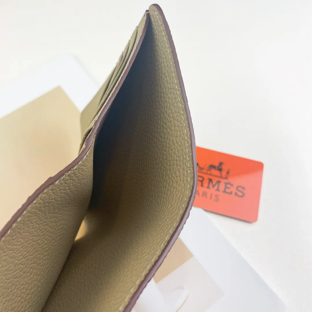 [Hermes new wallet]💰250 Model: H230 gold buckle Dimensions: length 13.5x width 10.5x thickness 2 cm Made of togo calfskin, equipped with 10 card slots, 1 banknote pocket, palladium-plated lock buckle, exquisite and perfect workmanship, original OEM code inside