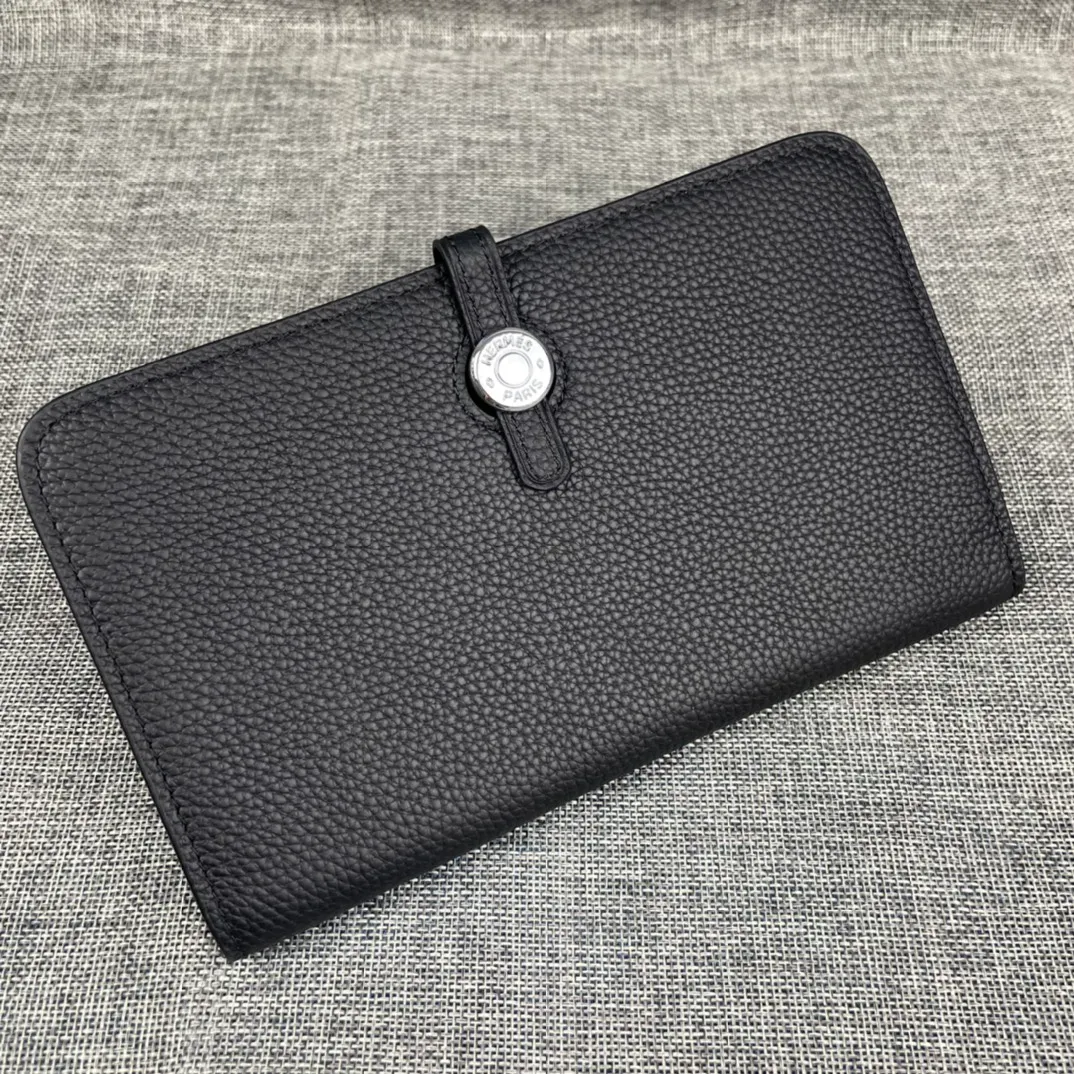 Original quality, p300💰 Hermès Dogon Duo detachable wallet Model: 533 silver buckle Made of togo calfskin, with original OEM code inside💄 Exquisite workmanship, 8 card slots, 1 banknote pocket, 2 additional pockets, a detachable coin purse and palladium-plated saddle nail lock Size: 20.1cm*12.5cm