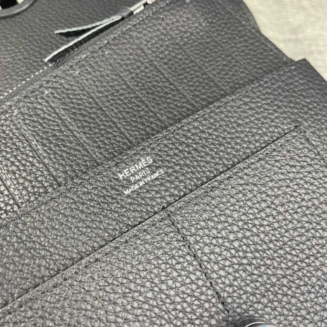 Original quality, p300💰 Hermès Dogon Duo detachable wallet Model: 533 silver buckle Made of togo calfskin, with original OEM code inside💄 Exquisite workmanship, 8 card slots, 1 banknote pocket, 2 additional pockets, a detachable coin purse and palladium-plated saddle nail lock Size: 20.1cm*12.5cm