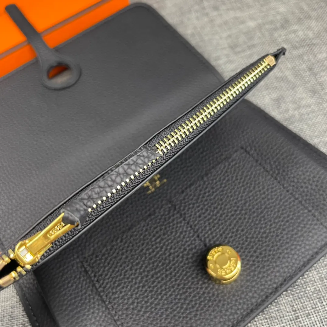 Original quality, p300💰 Hermès Dogon Duo detachable wallet Model: 533 gold buckle Made of Togo calfskin, with original OEM code inside💄 Exquisite workmanship, 8 card slots, 1 bill pocket, 2 extra pockets, a detachable coin purse and palladium-plated saddle nail lock Size: 20.1cm*12.5cm