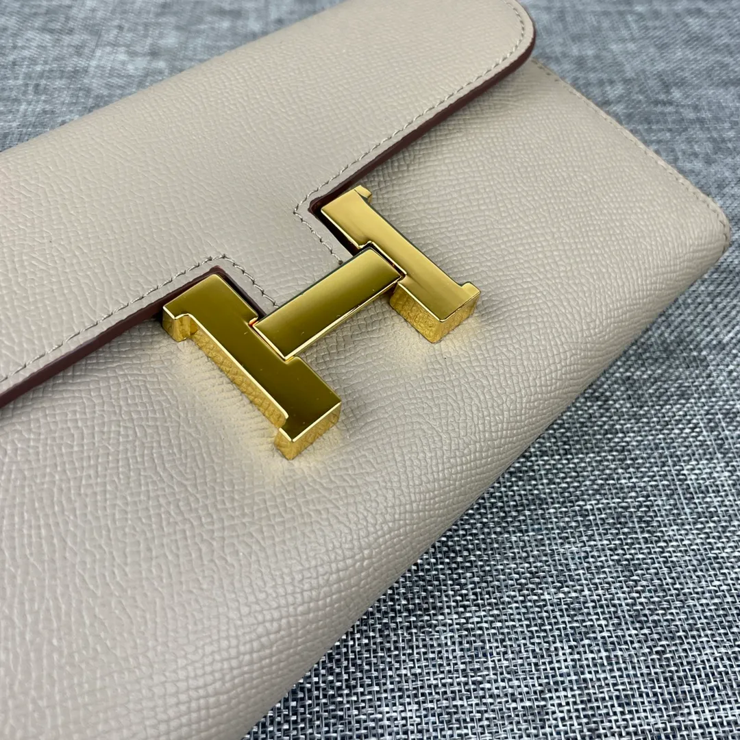 Hermes Constance Original Order p290💰 Model: 539 Palm Pattern Gold Buckle Size: 22*11cm Hermes🇫🇷Overseas🇫🇷Imported cowhide, soft and comfortable to the touch. Counter version, OEM code inside, original replica with gold hardware, exquisite and elegant, oil edge is straight and smooth🎈There are two large note slots, a zipper pocket, and 12 card slots🚚