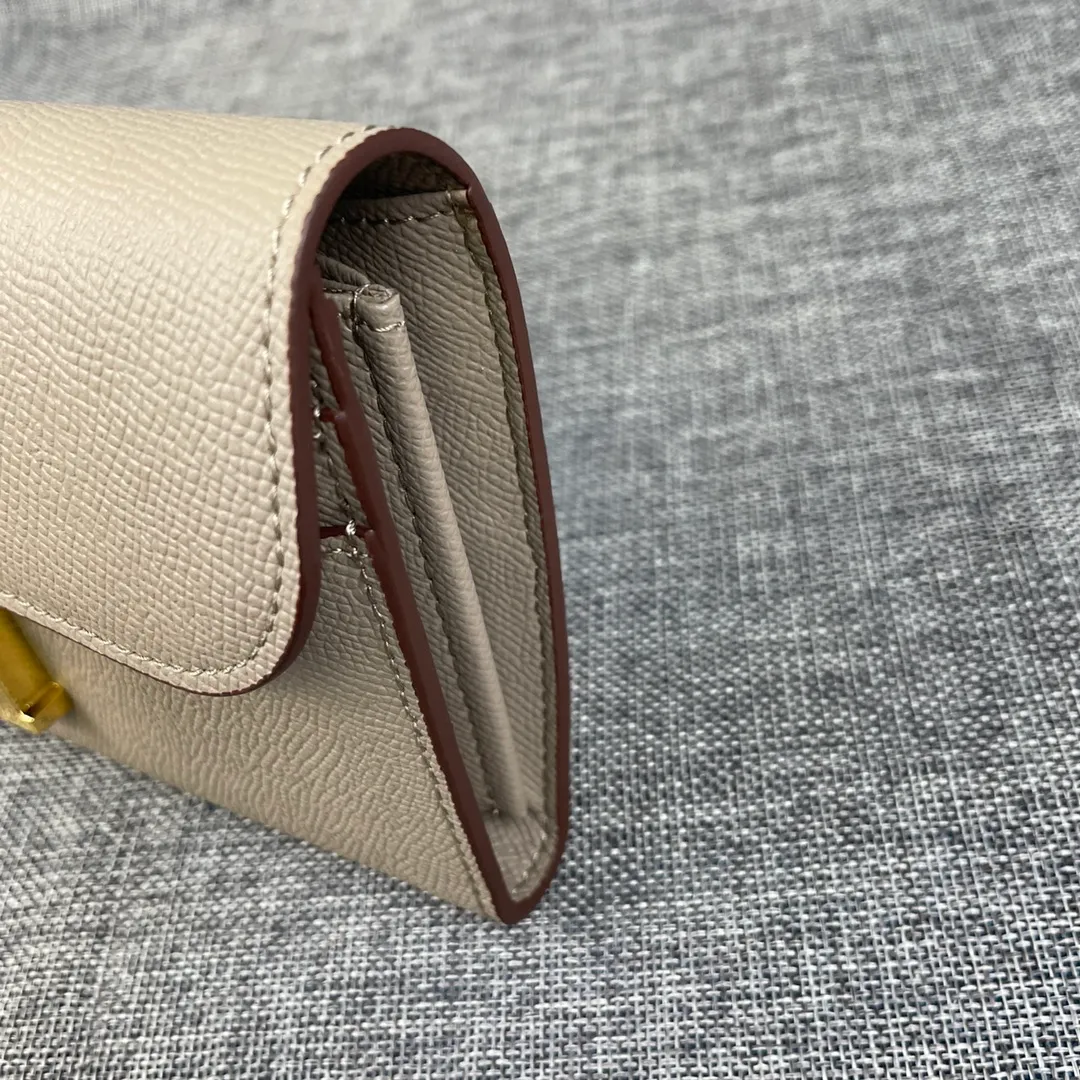 Hermes Constance Original Order p290💰 Model: 539 Palm Pattern Gold Buckle Size: 22*11cm Hermes🇫🇷Overseas🇫🇷Imported cowhide, soft and comfortable to the touch. Counter version, OEM code inside, original replica with gold hardware, exquisite and elegant, oil edge is straight and smooth🎈There are two large note slots, a zipper pocket, and 12 card slots🚚