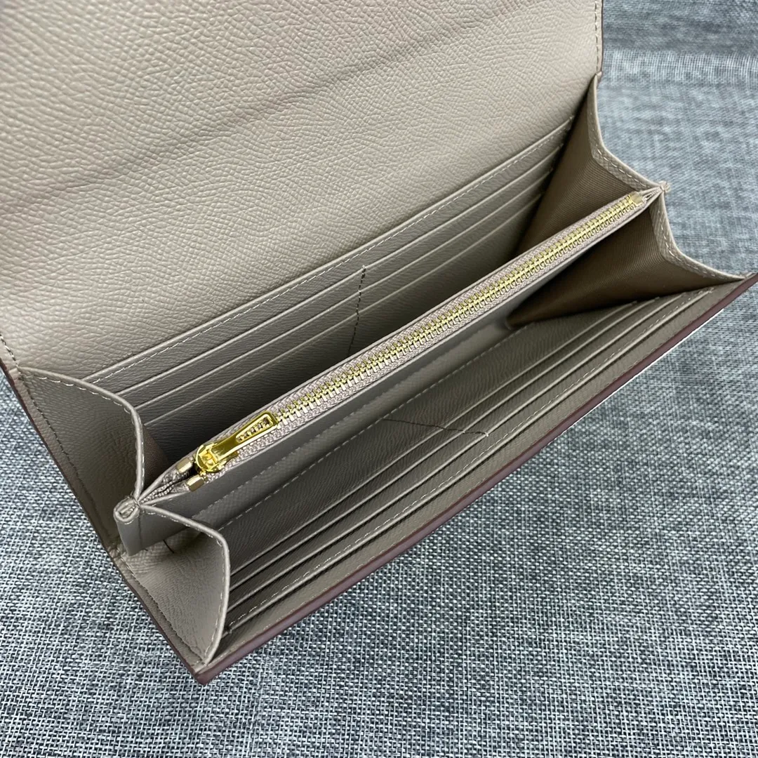 Hermes Constance Original Order p290💰 Model: 539 Palm Pattern Gold Buckle Size: 22*11cm Hermes🇫🇷Overseas🇫🇷Imported cowhide, soft and comfortable to the touch. Counter version, OEM code inside, original replica with gold hardware, exquisite and elegant, oil edge is straight and smooth🎈There are two large note slots, a zipper pocket, and 12 card slots🚚